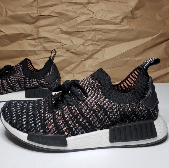 adidas nmd r1 black and pink